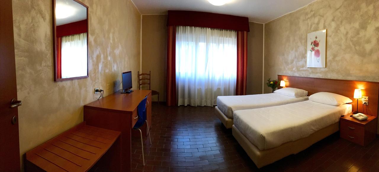 Hotel Forum Rozzano Kültér fotó