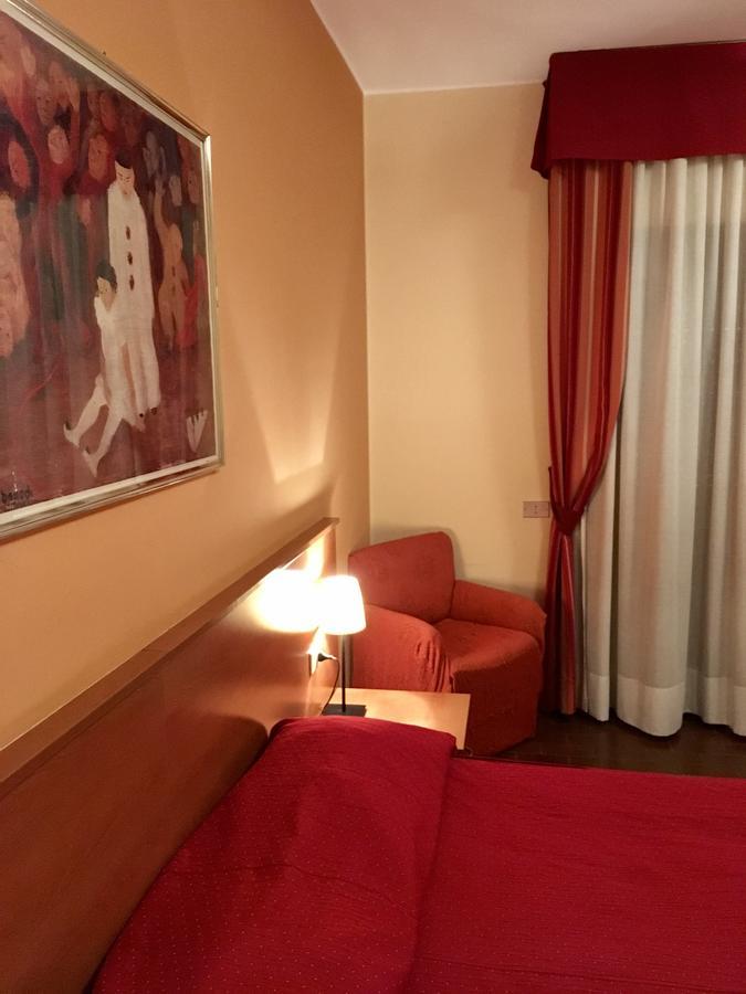 Hotel Forum Rozzano Kültér fotó