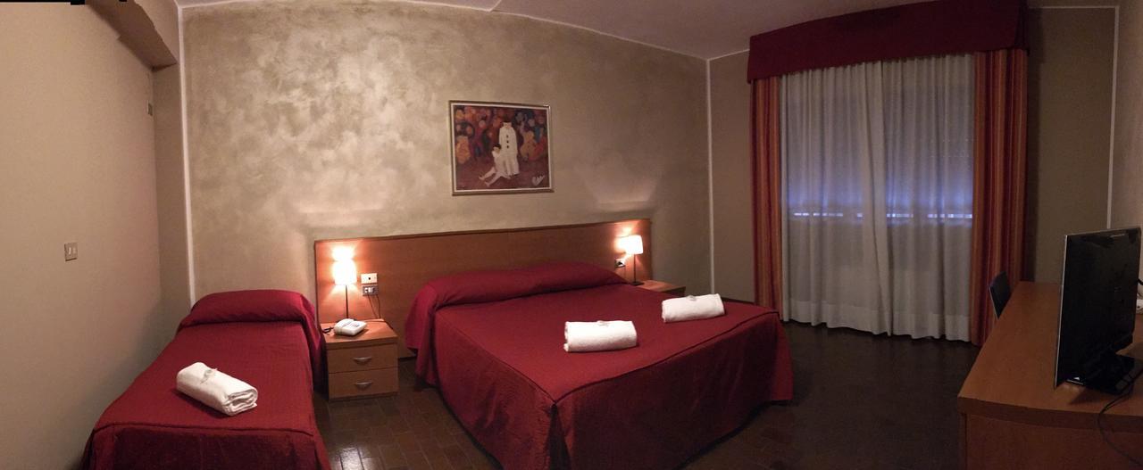 Hotel Forum Rozzano Kültér fotó