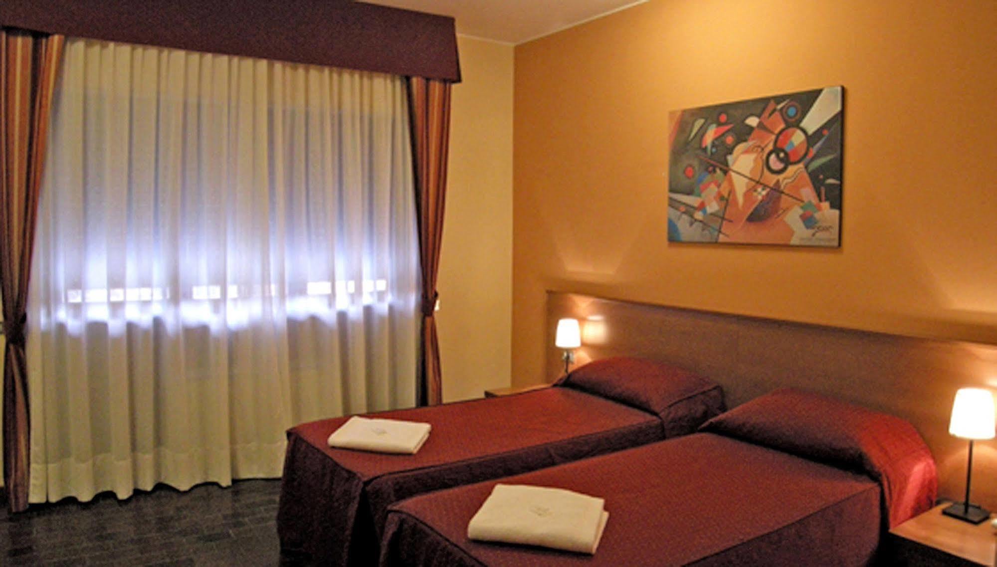 Hotel Forum Rozzano Kültér fotó